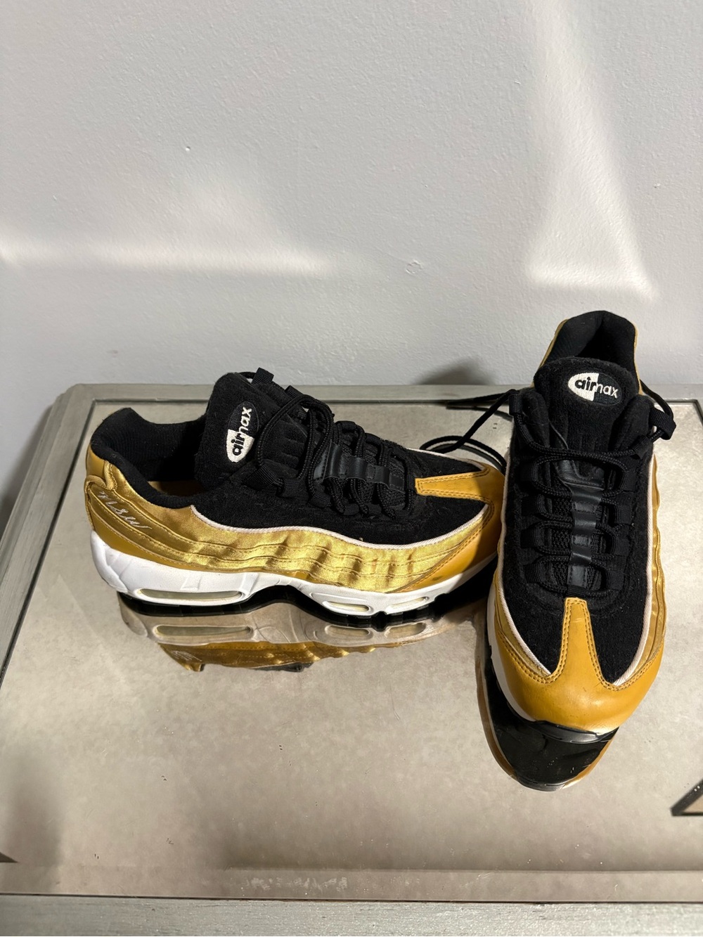 Nike Women's Black and Gold Air Max Low-Top Sneakers